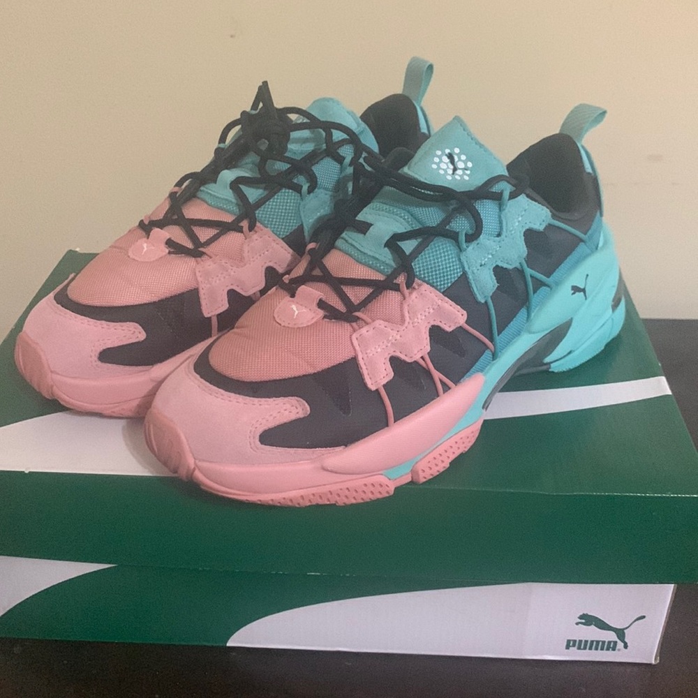 PUMA LQD CELL OMEGA MANGA CULT ! Size 8.5 US men *bridal rose - blue turquoise